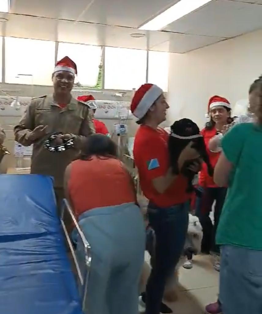 Vídeo: com banda e catiorineos, bombeiros levam alegria e emoção ao PAM pediátrico do HRMS 