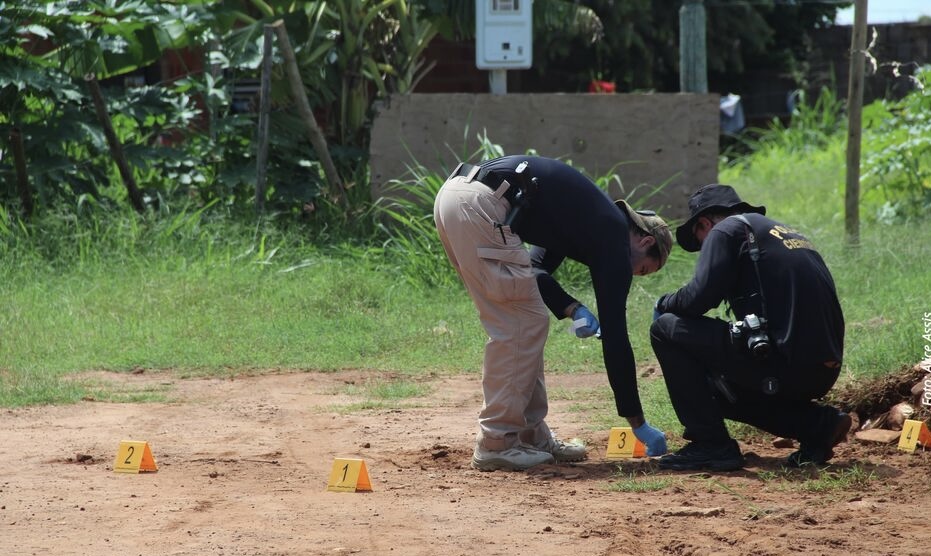 Homem é morto a tiros na frente da esposa no Centro Oeste