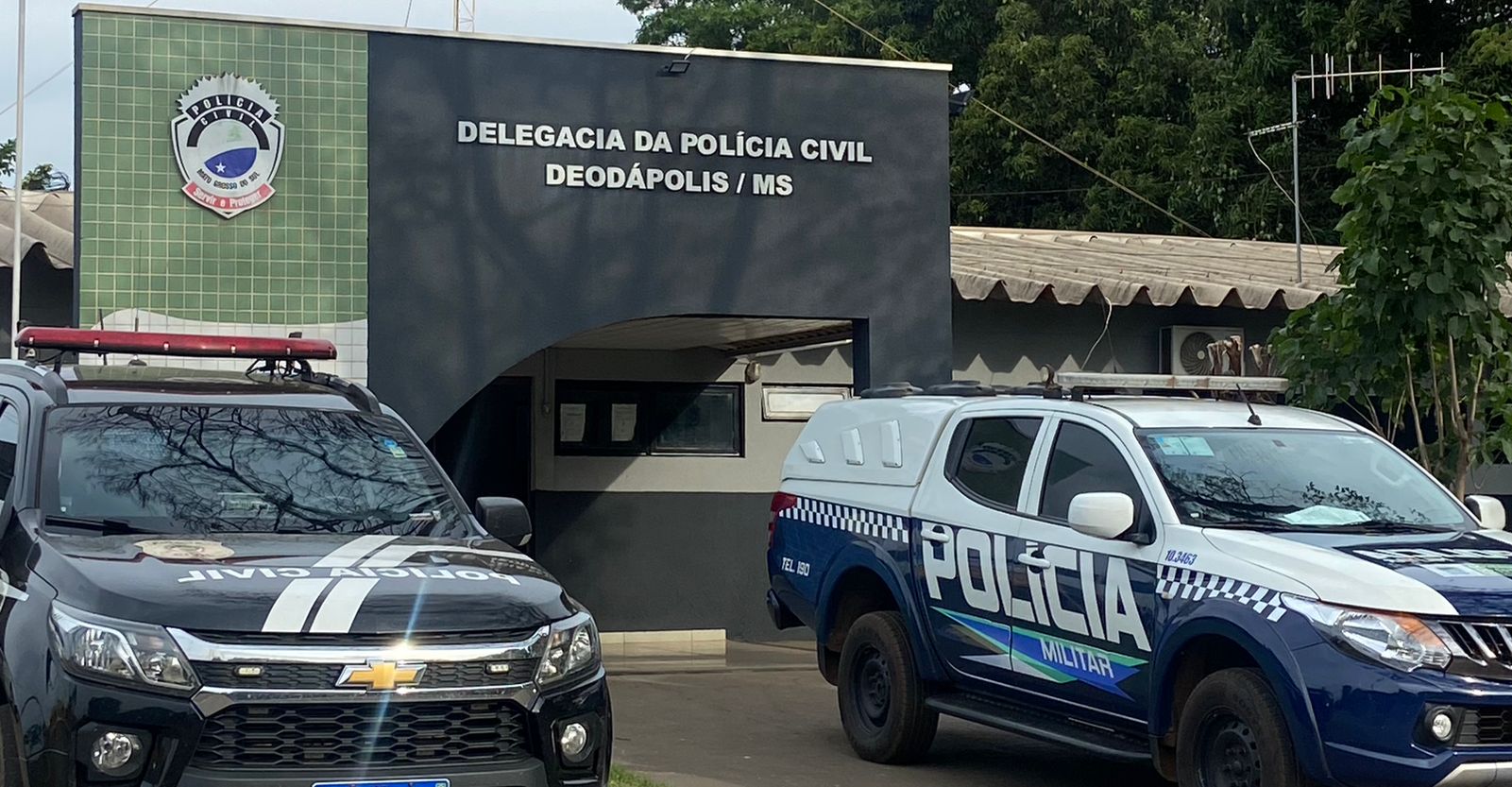 Homem é preso após tentativa de feminicídio em terminal rodoviário de Deodápolis