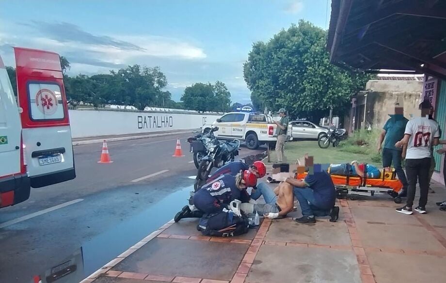 Colisão de motocicletas deixa duas pessoas feridas em Aquidauana