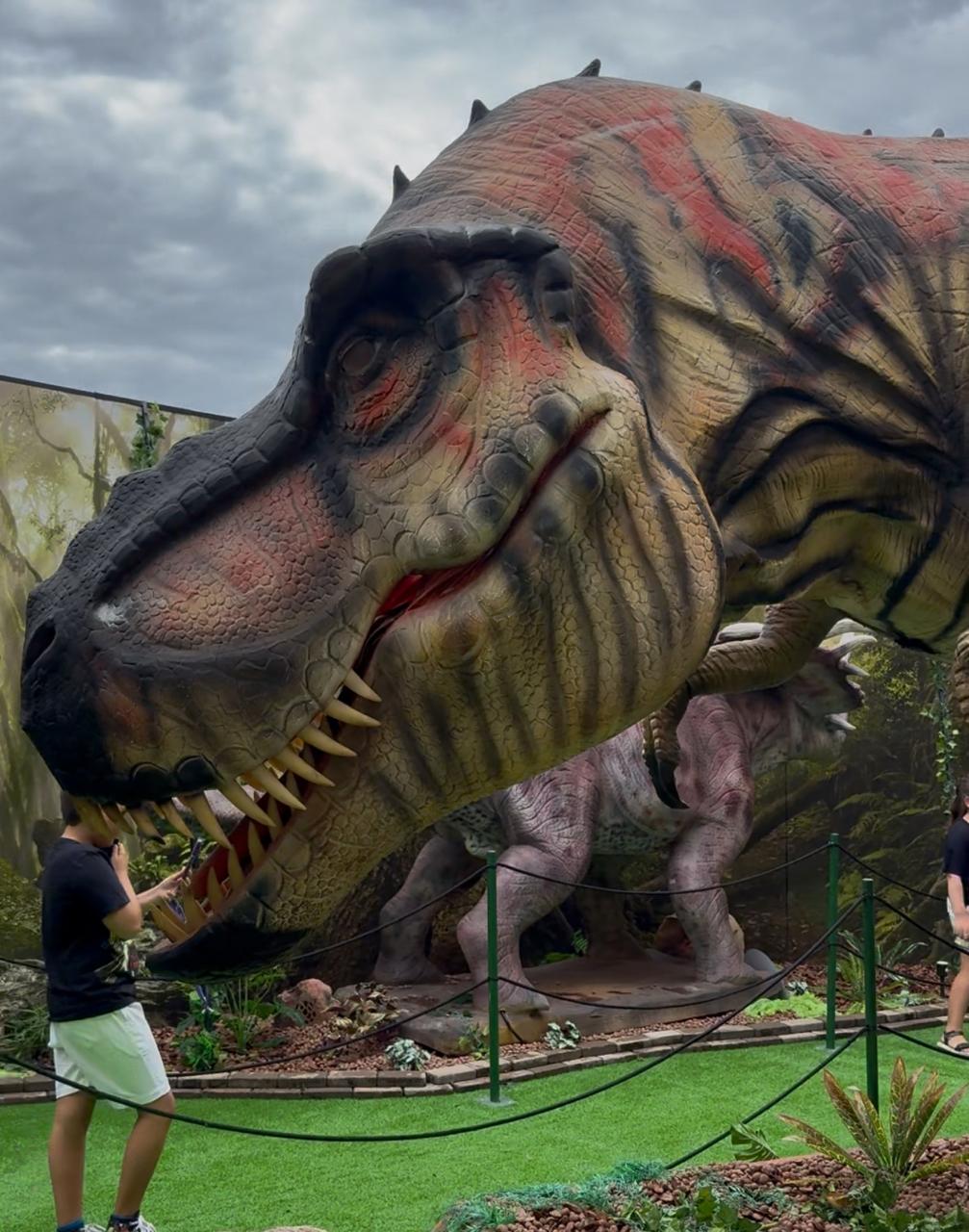 T-Rex Park traz experiência para encantar crianças e adultos em ambiente de aventura