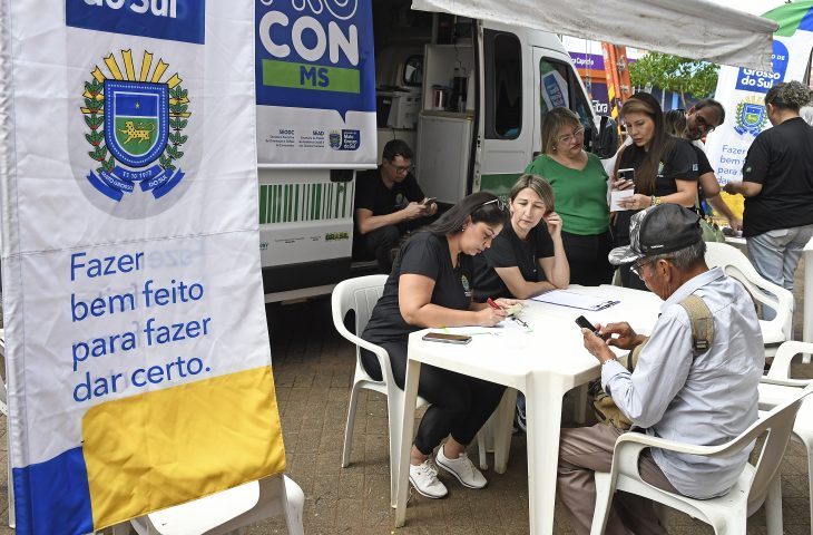 Procon-MS realiza atendimento e orientação a consumidores no  Pátio Central Shopping