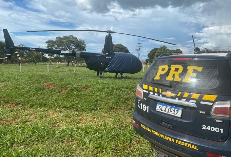 Operação conjunta da PRF e Polícia Civil apreende helicóptero irregular em Paranaíba