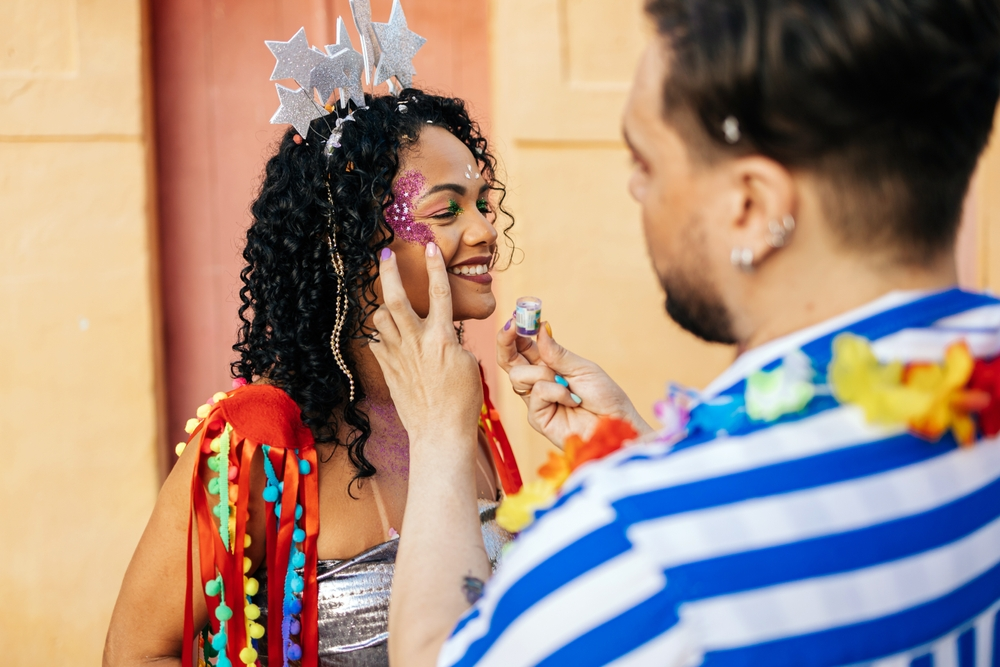 Make Folia: Oficina de maquiagem grátis para preparar a juventude para o Carnaval