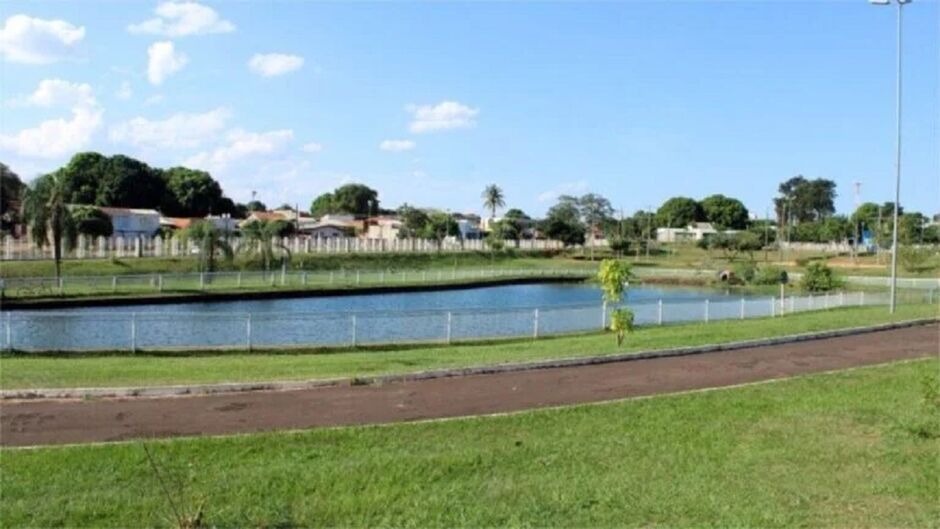 Jovem indígena morre afogado em lago proibido no Parque Sucupira, em Naviraí