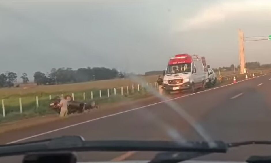 Capotamento na BR-262 em Terenos deixa mulher ferida