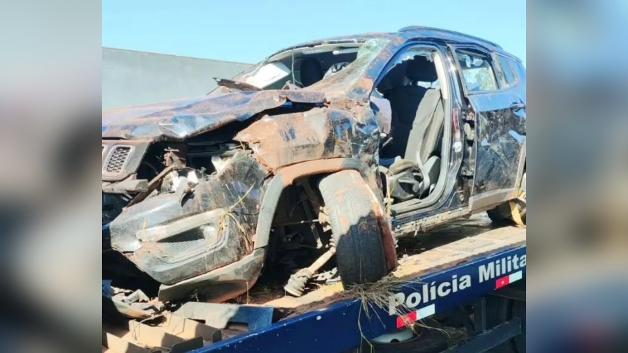 Homem morre após capotar carro com maconha durante fuga da polícia em Paranhos