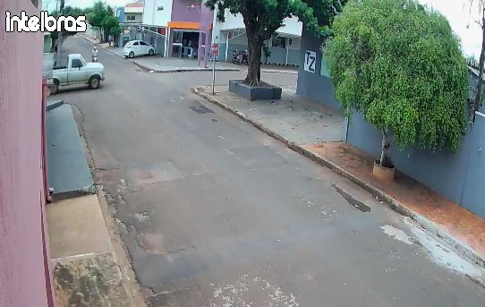 Adolescente bate moto em caminhonete ao fugir da PM em Jardim e morre no hospital